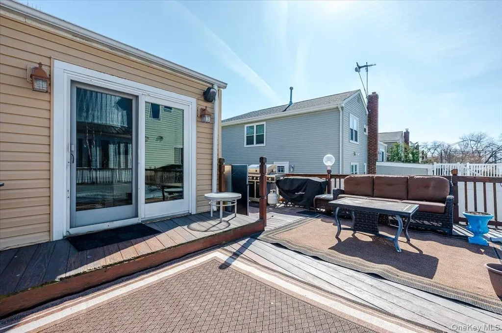 22 Cheshire Road Inwood NY 11096