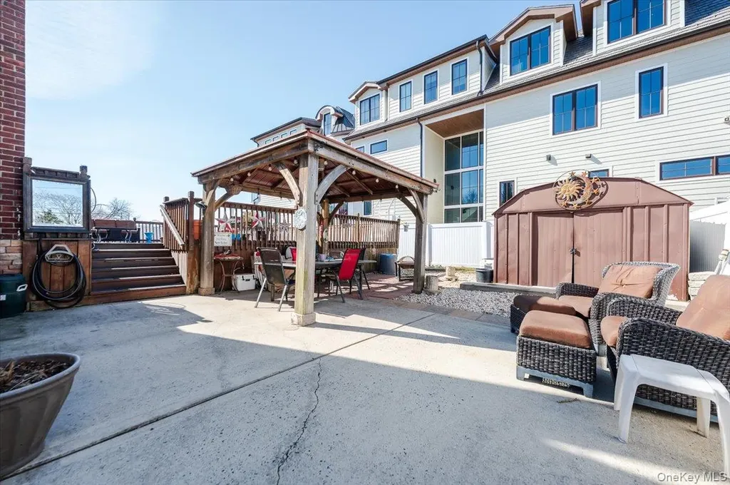 22 Cheshire Road Inwood NY 11096