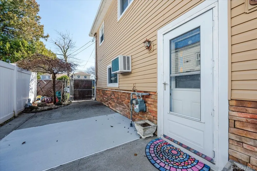 22 Cheshire Road Inwood NY 11096