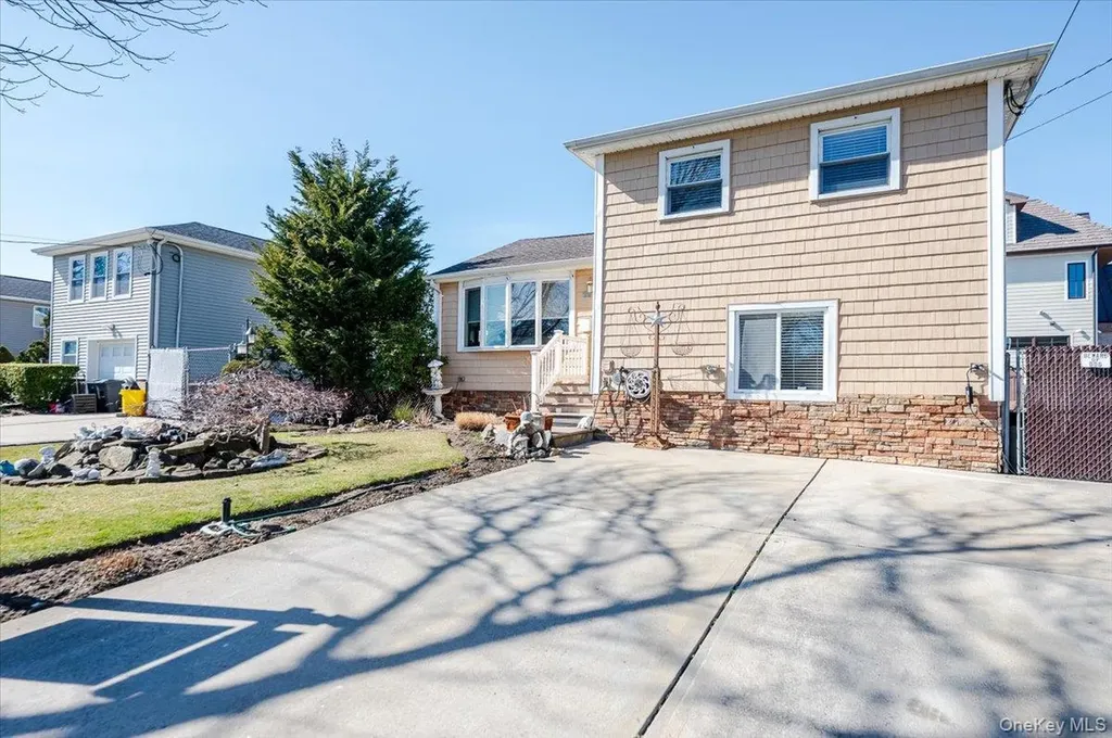 22 Cheshire Road Inwood NY 11096