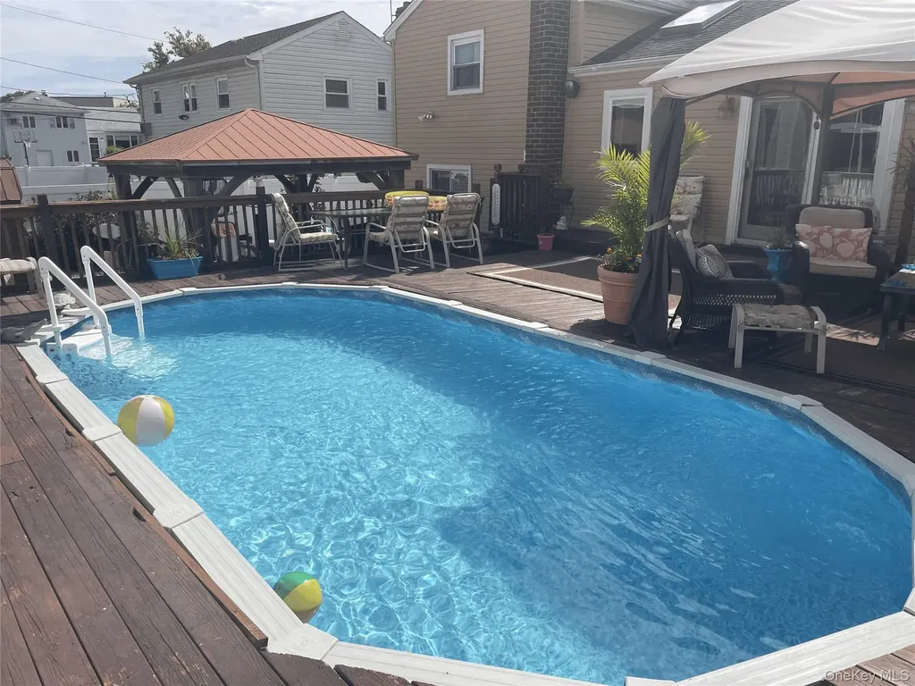 22 Cheshire Road Inwood NY 11096