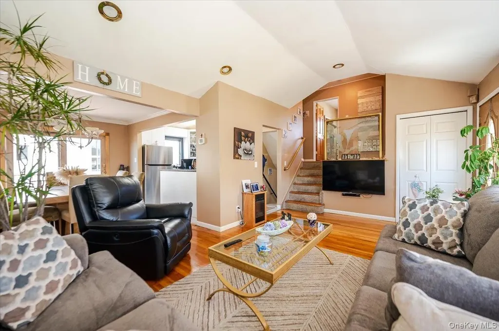 22 Cheshire Road Inwood NY 11096