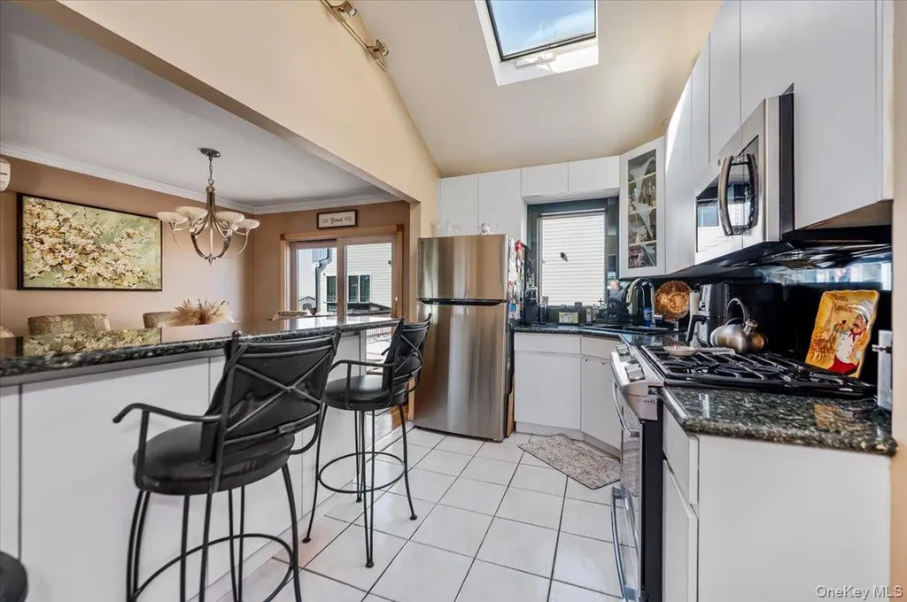 22 Cheshire Road Inwood NY 11096