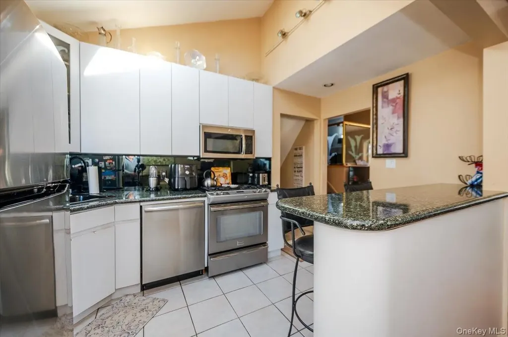 22 Cheshire Road Inwood NY 11096