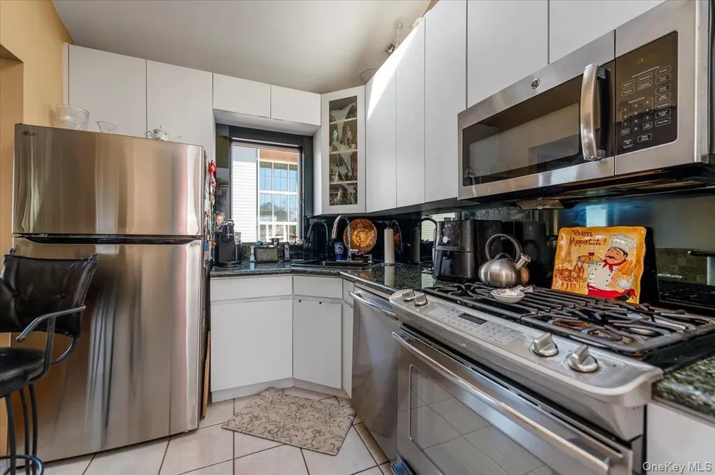 22 Cheshire Road Inwood NY 11096