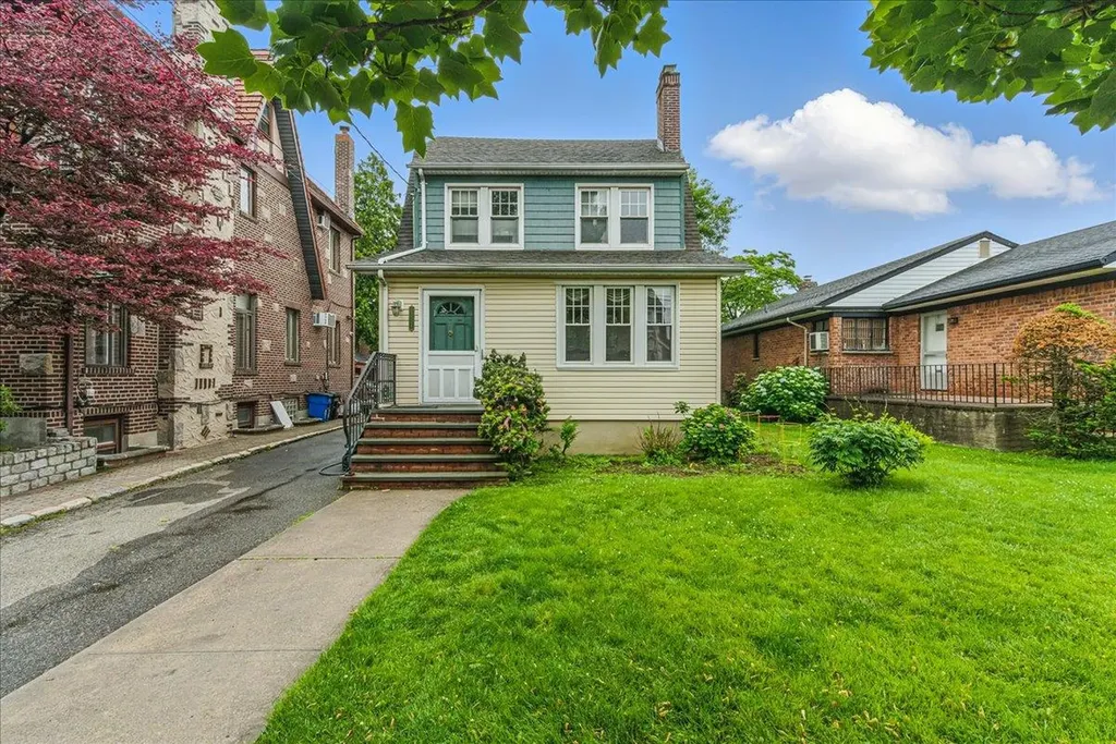 3211 171st Street Flushing NY 11358
