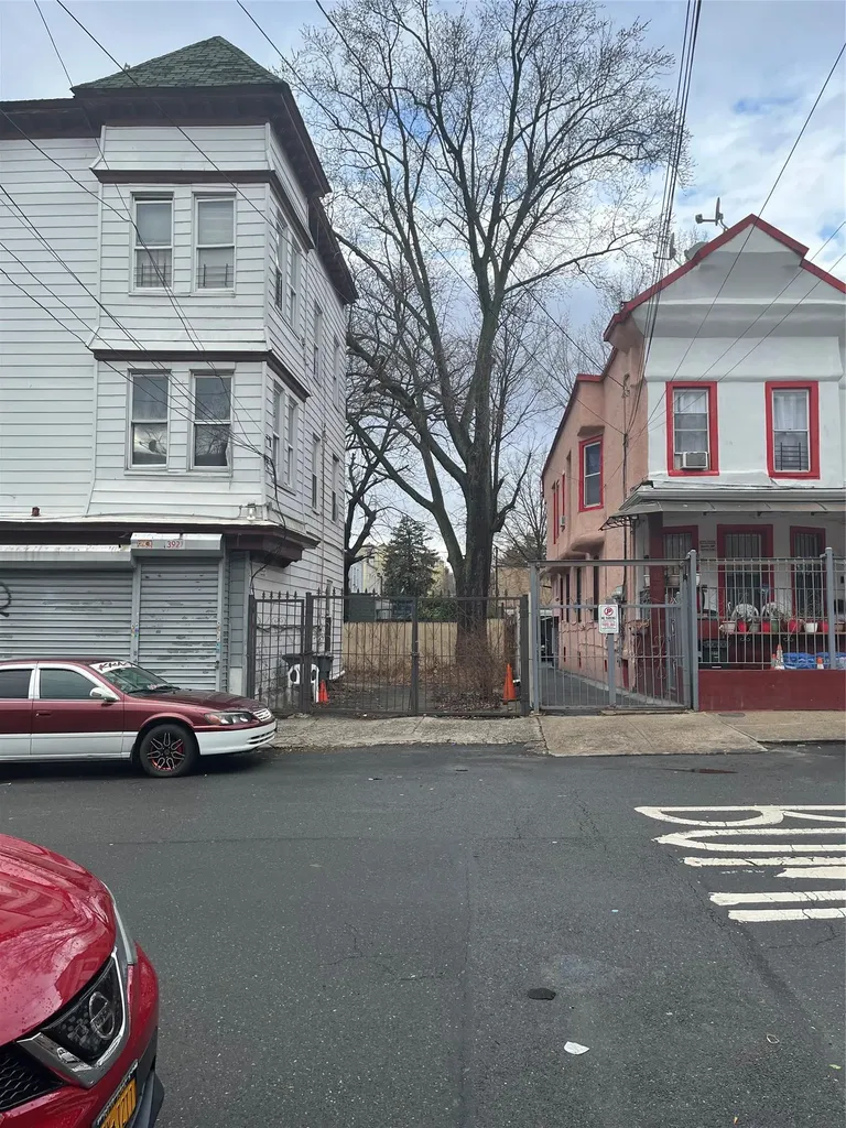 3927 Barnes Avenue Bronx NY 10466