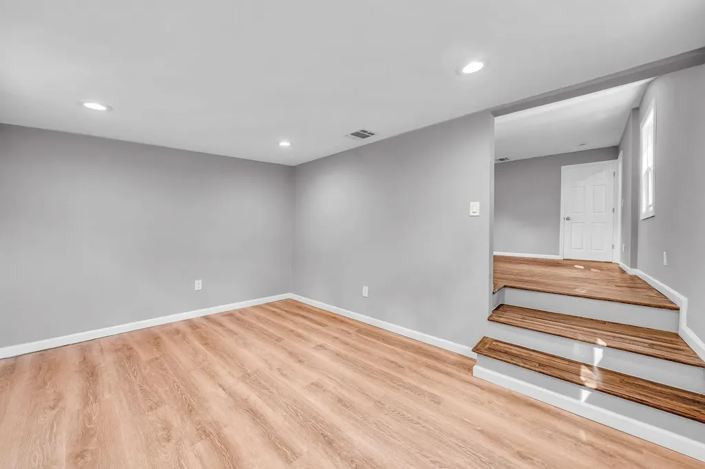 1090 Brookdale Avenue Bay Shore NY 11706
