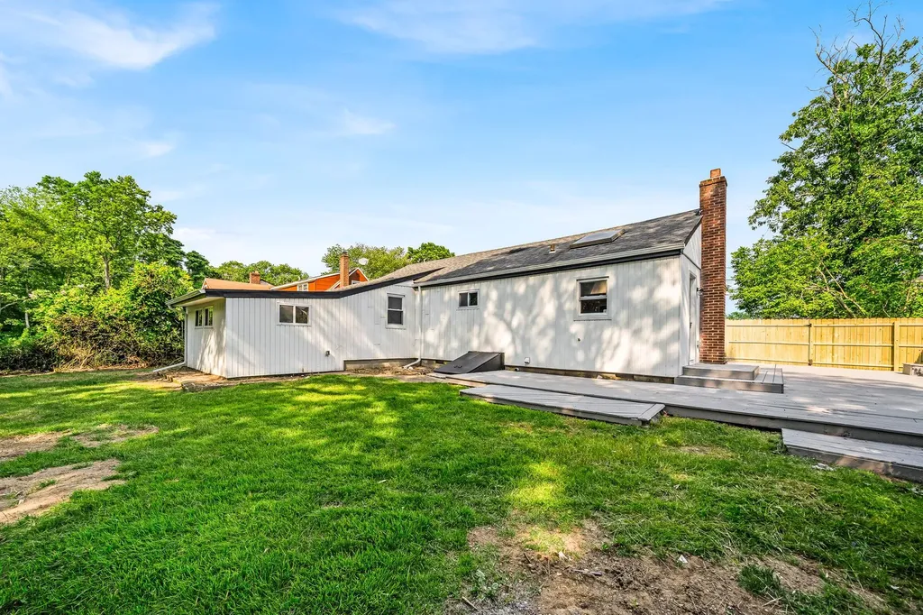 1090 Brookdale Avenue Bay Shore NY 11706