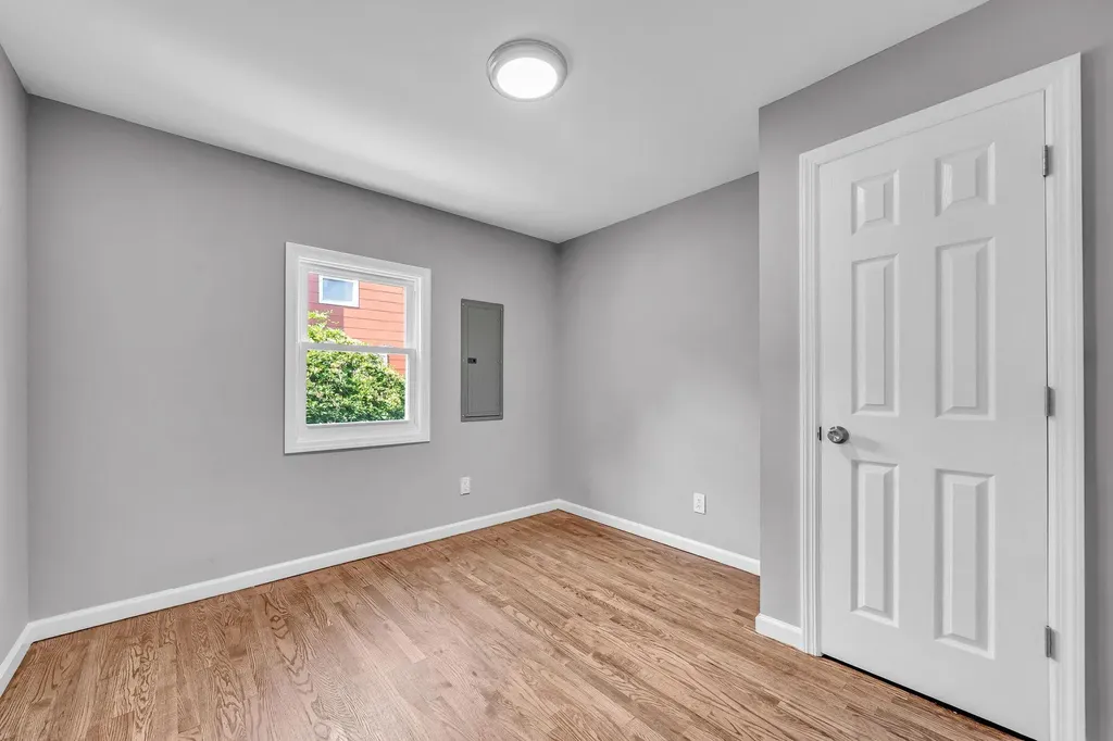 1090 Brookdale Avenue Bay Shore NY 11706