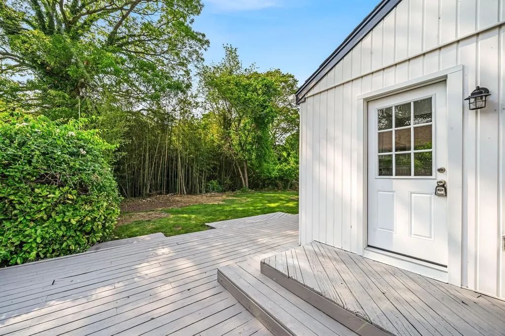 1090 Brookdale Avenue Bay Shore NY 11706