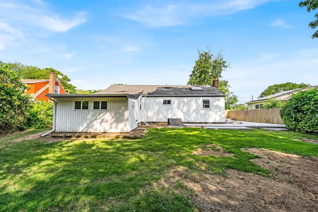 1090 Brookdale Avenue Bay Shore NY 11706