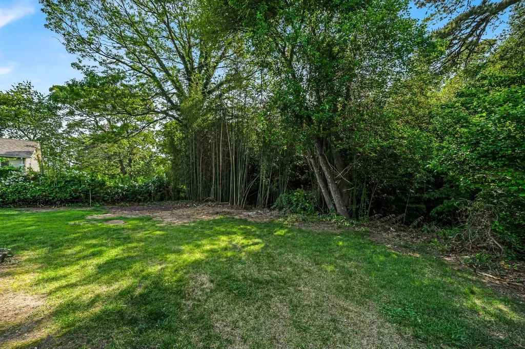 1090 Brookdale Avenue Bay Shore NY 11706