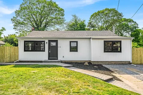 1090 Brookdale Avenue Bay Shore NY 11706