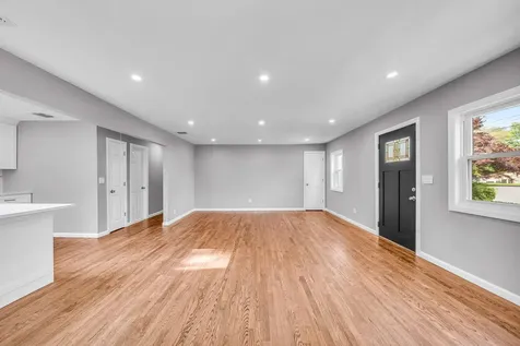 1090 Brookdale Avenue Bay Shore NY 11706