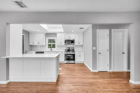 1090 Brookdale Avenue Bay Shore NY 11706