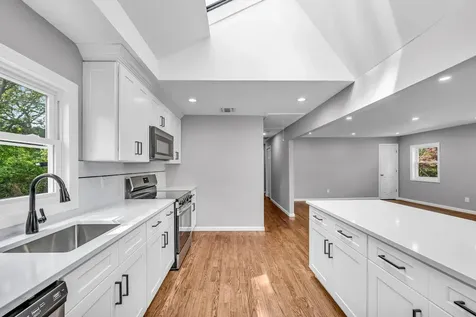 1090 Brookdale Avenue Bay Shore NY 11706