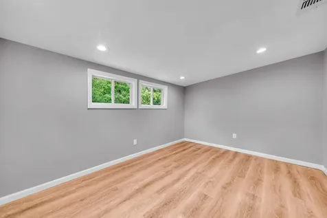 1090 Brookdale Avenue Bay Shore NY 11706