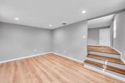 1090 Brookdale Avenue Bay Shore NY 11706