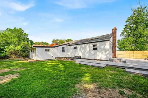 1090 Brookdale Avenue Bay Shore NY 11706