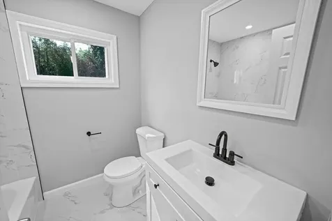 1090 Brookdale Avenue Bay Shore NY 11706