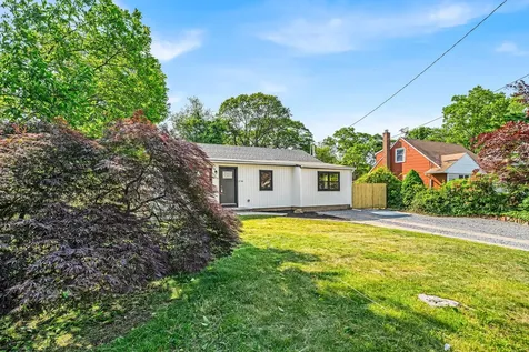 1090 Brookdale Avenue Bay Shore NY 11706