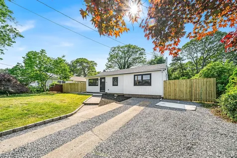 1090 Brookdale Avenue Bay Shore NY 11706