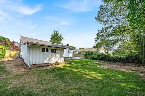 1090 Brookdale Avenue Bay Shore NY 11706
