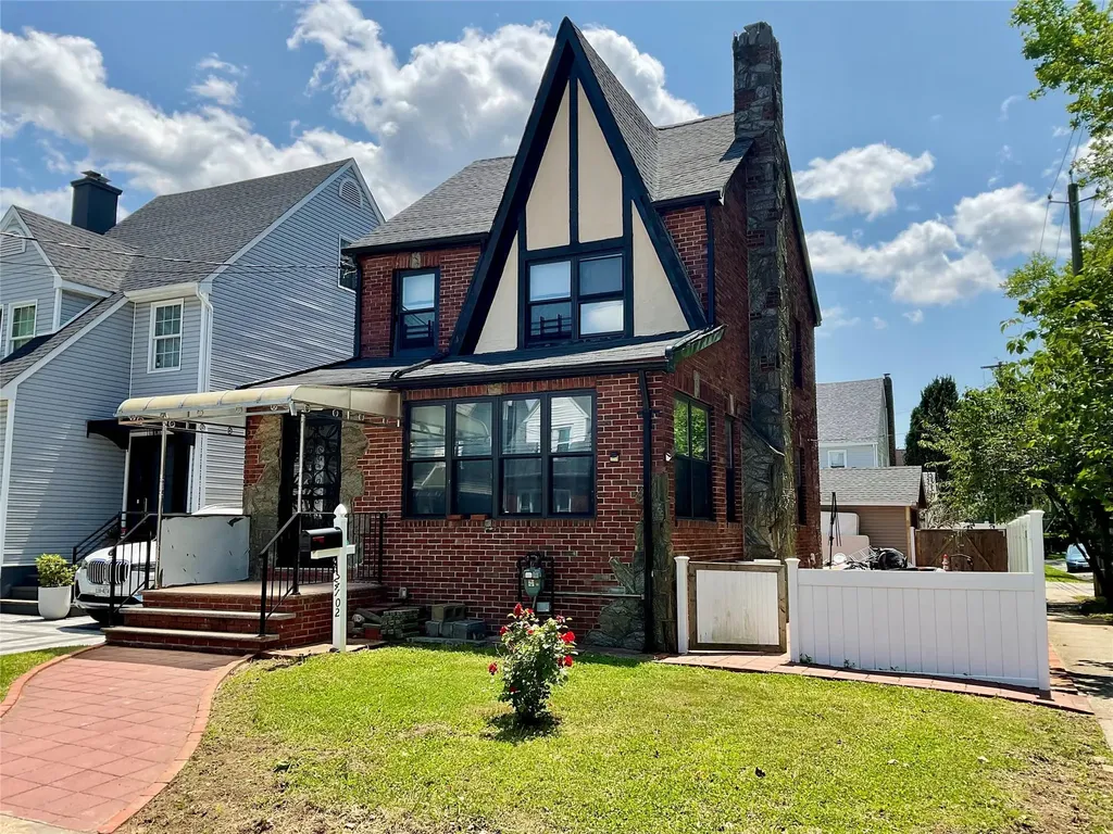 241-02 86th Road Bellerose NY 11426