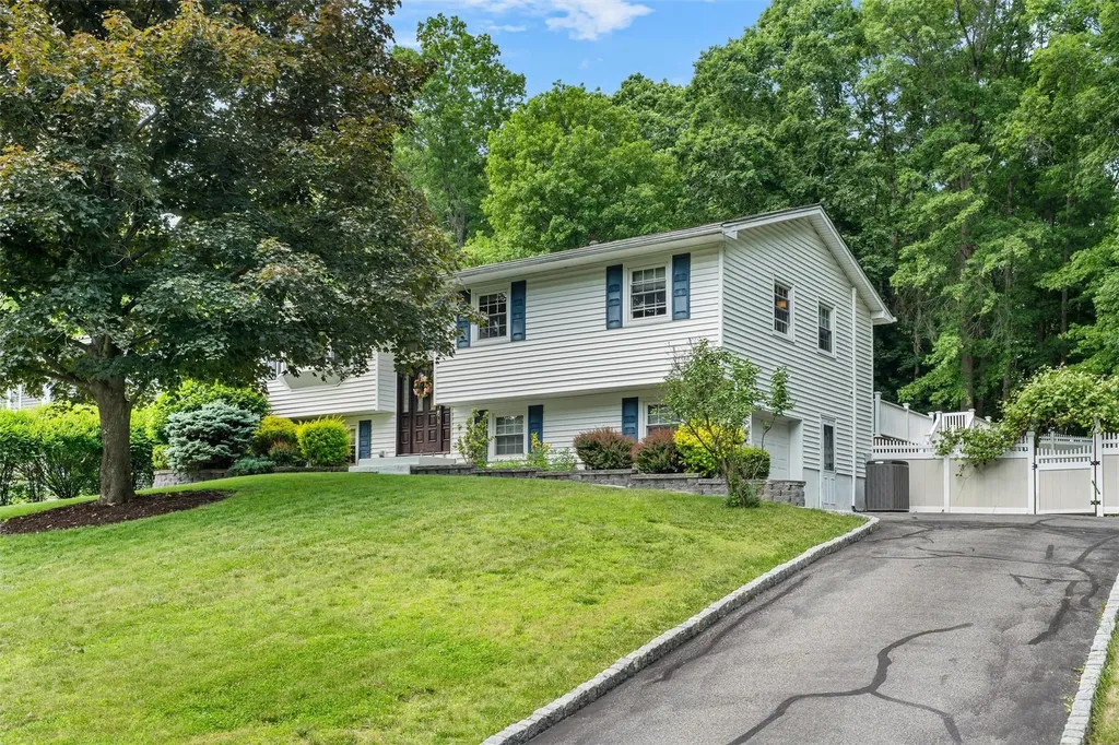 154 Meadow Lark Road Montgomery NY 12549