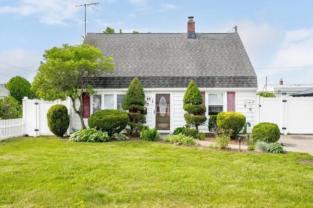 44 Needle Lane Levittown NY 11756