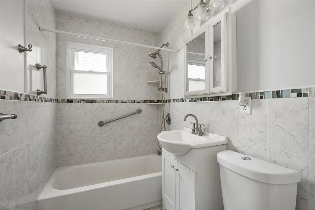 44 Needle Lane Levittown NY 11756