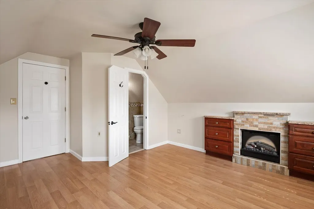 44 Needle Lane Levittown NY 11756