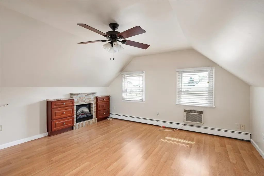 44 Needle Lane Levittown NY 11756