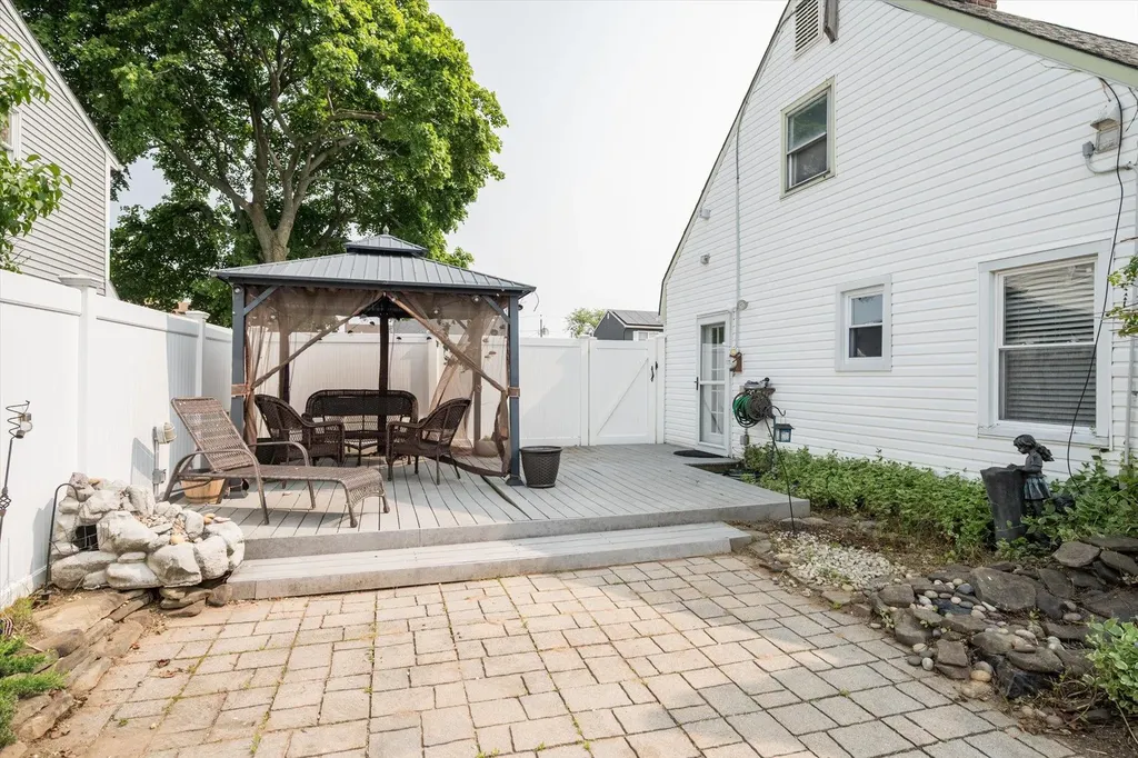44 Needle Lane Levittown NY 11756
