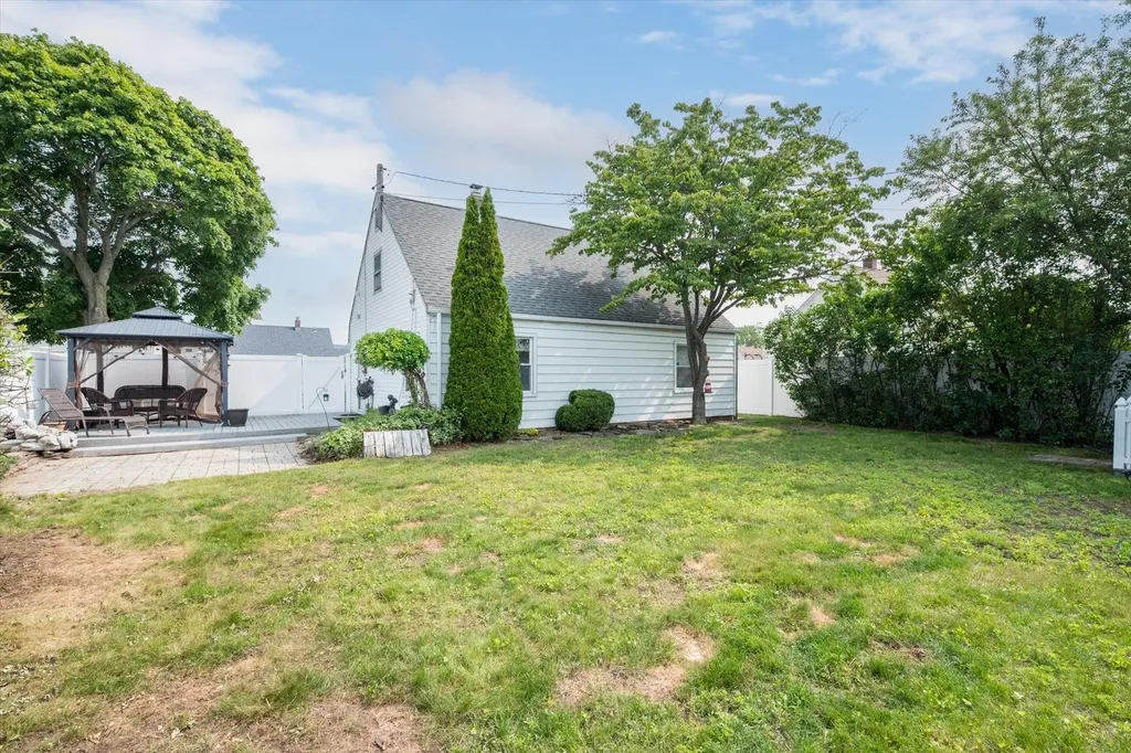 44 Needle Lane Levittown NY 11756