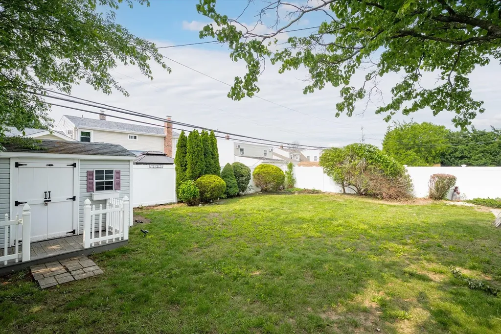 44 Needle Lane Levittown NY 11756