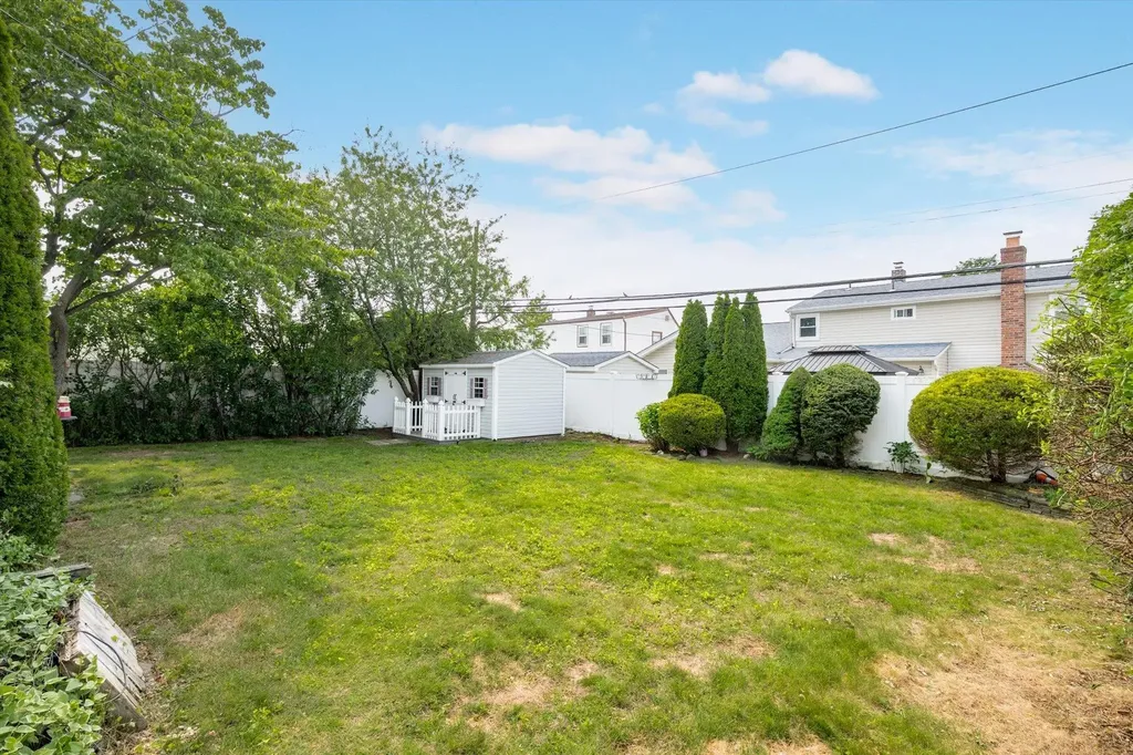 44 Needle Lane Levittown NY 11756