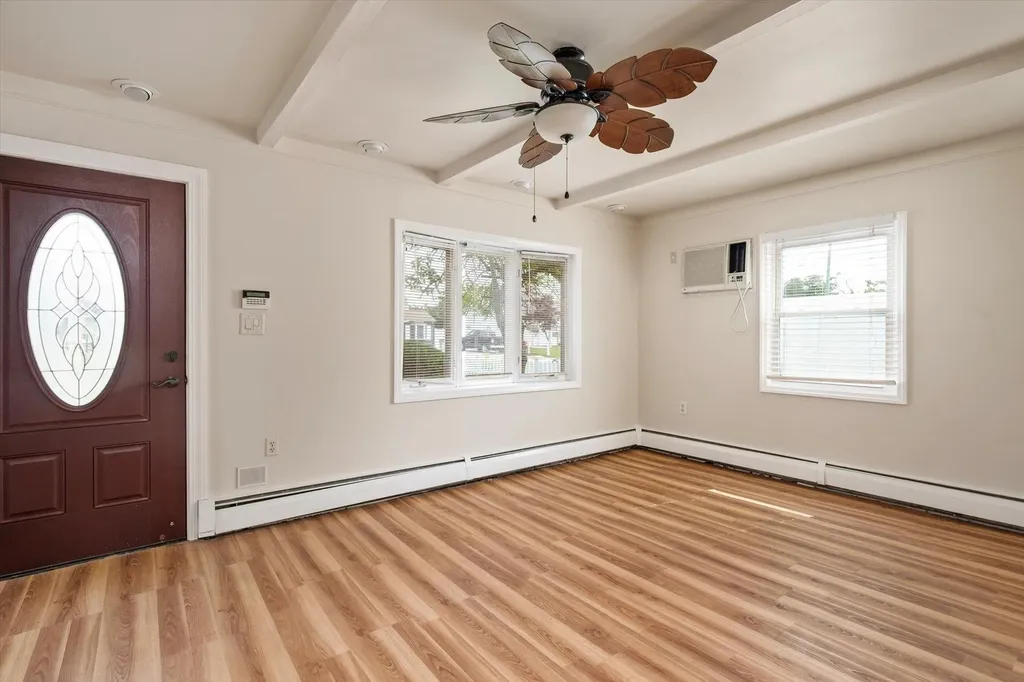 44 Needle Lane Levittown NY 11756