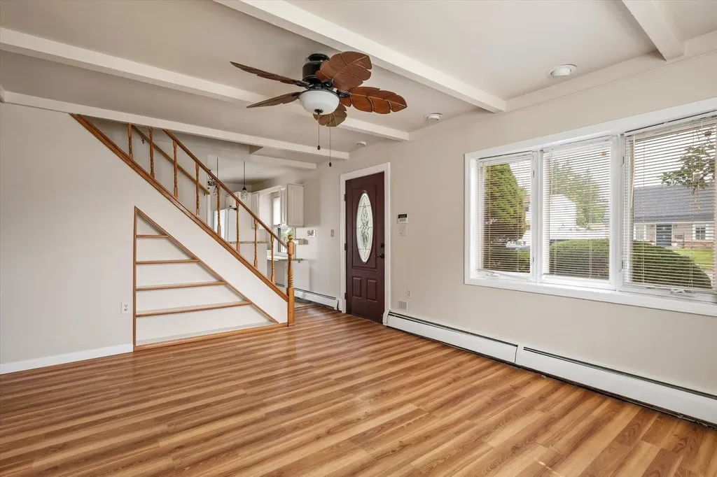 44 Needle Lane Levittown NY 11756