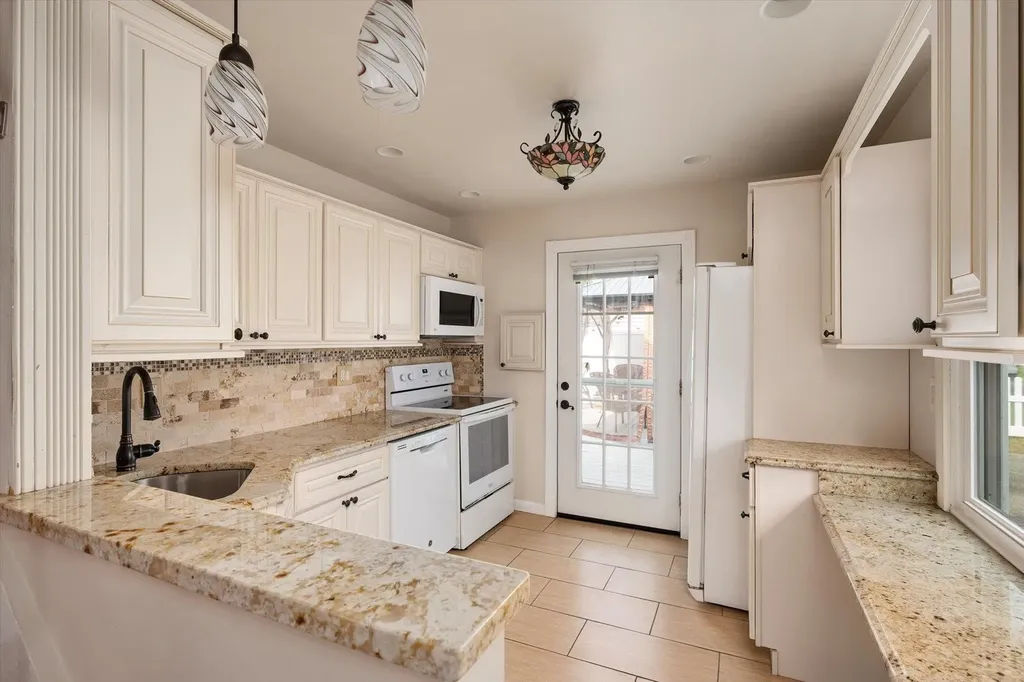 44 Needle Lane Levittown NY 11756
