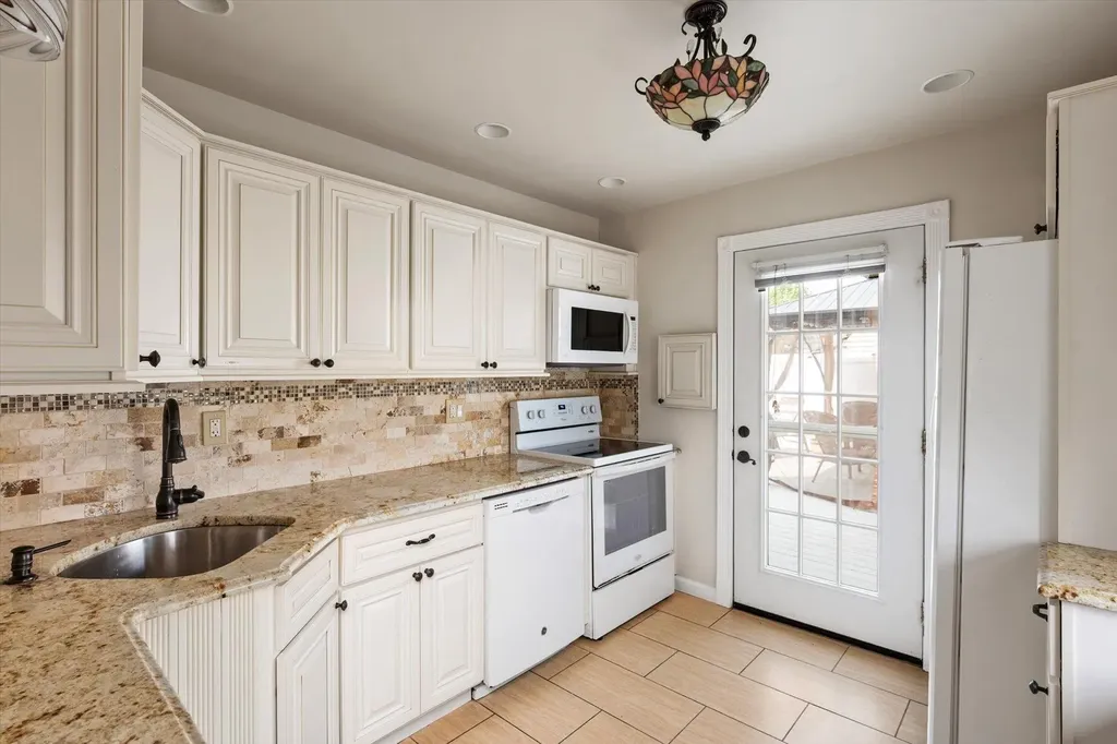 44 Needle Lane Levittown NY 11756