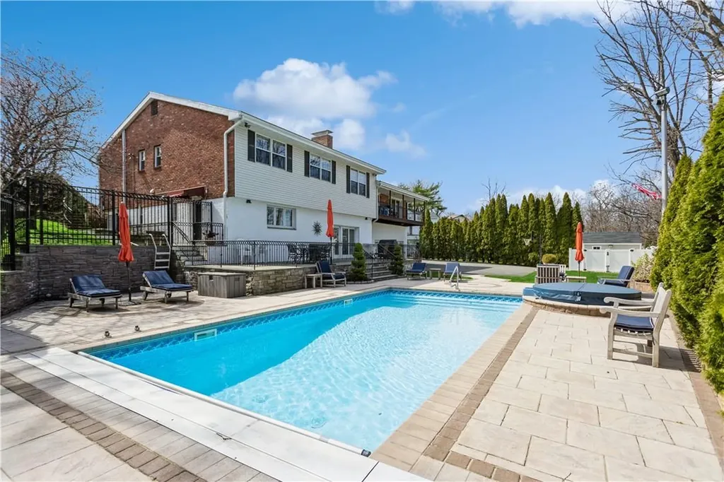 115 Oriole Road Yonkers NY 10701