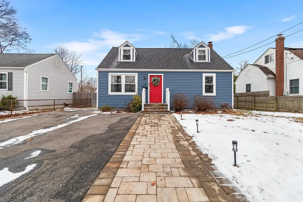 10 Bennett Avenue Brookhaven NY 11772