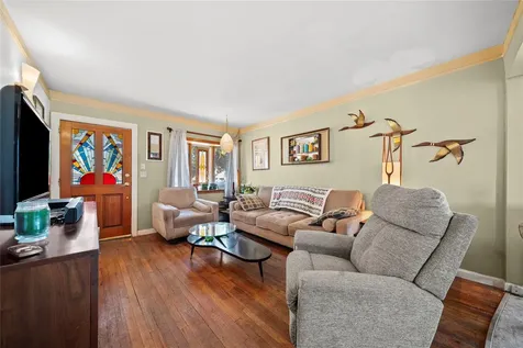 45 Parliament Place North Babylon NY 11703