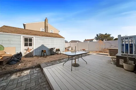 45 Parliament Place North Babylon NY 11703