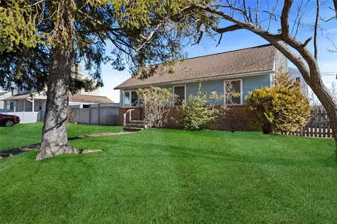 45 Parliament Place North Babylon NY 11703