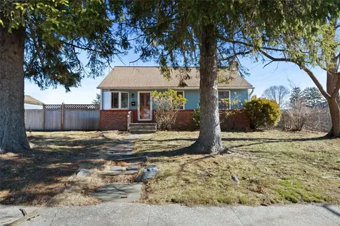 45 Parliament Place North Babylon NY 11703