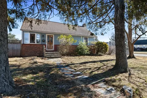 45 Parliament Place North Babylon NY 11703