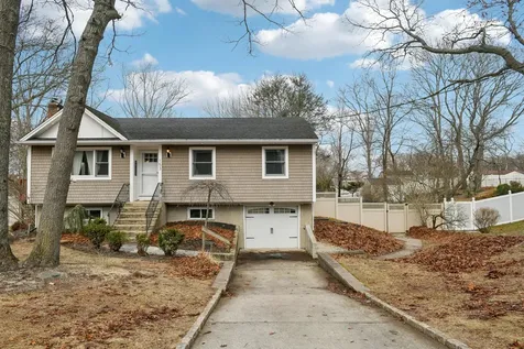 153 Ridgewood Avenue Farmingville NY 11738